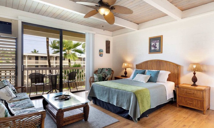 Kailua-Kona Condo | Kona Bali Kai 362 – For 2 Guests