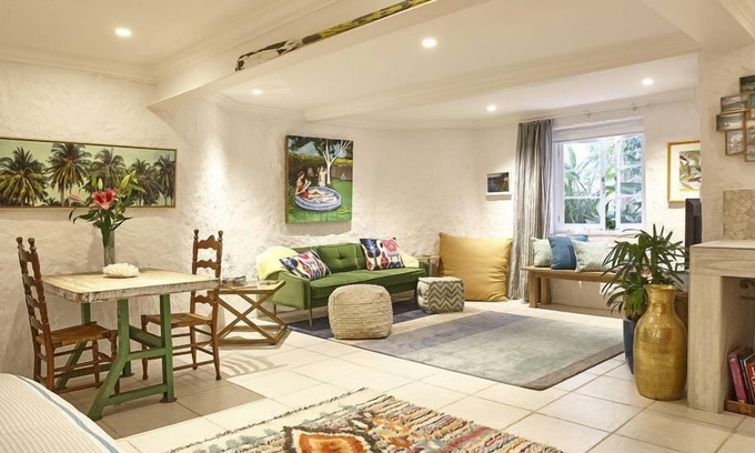 Coogee Apartment | Kookaburra down
