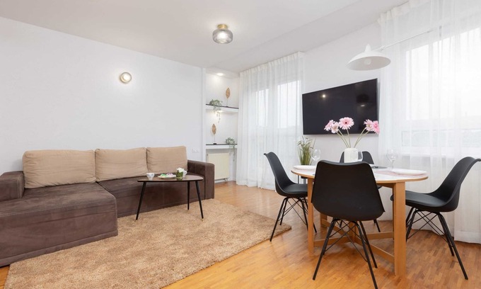 Rakowiec Apartment | Korotynskiego 5| Elegant Apartment |1 bedroom