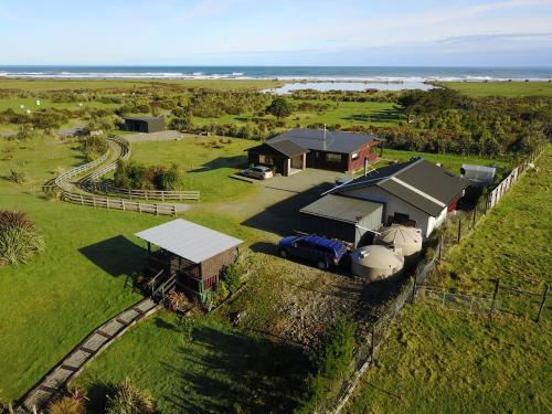 Barrytown House | Koru Beachfront Holiday Cabins & Hot Tub