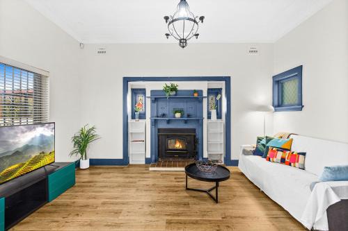 Arncliffe Apartment | KOZYGURU ARNCLIFFE SYDNEY AIRPORT LUXURY RENOVATED 3 BED free parking NAR232