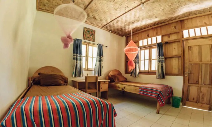 Krui House | Krui Surf Camp Hotel Mutiara Alam Zandino