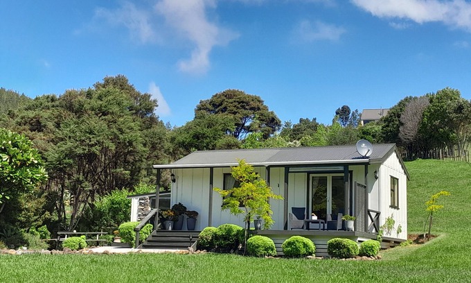 Kuaotunu Cottage | Kuaotunu's Peebles Cottage