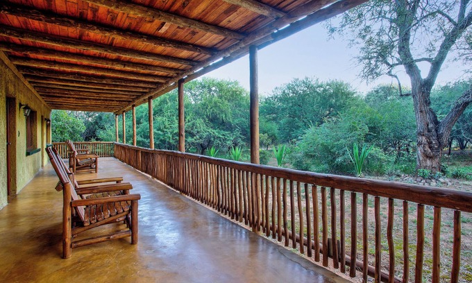 Thorny Bush Game Reserve Cabin | Kubu Safari Lodge