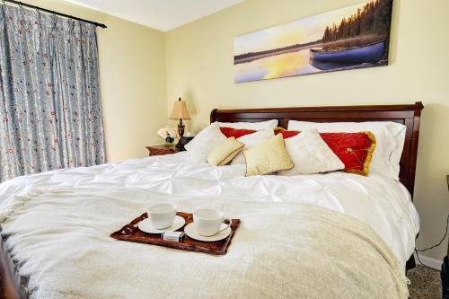 Taylorsville House | KY Cottage, with hot tub and lake view, on the Bourbon Trail
