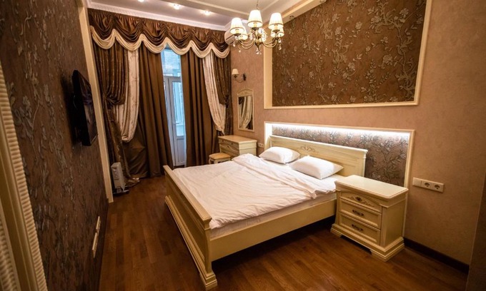 Afanasivsʹkyy Yar Apartment | Kyiv Classic Apartment