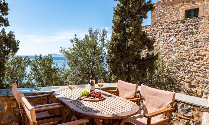 Monemvasia House | Kyklamino Castlehouse