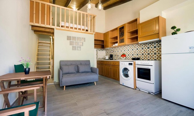Galatas Apartment | Kyriaki's Traditional Loft
