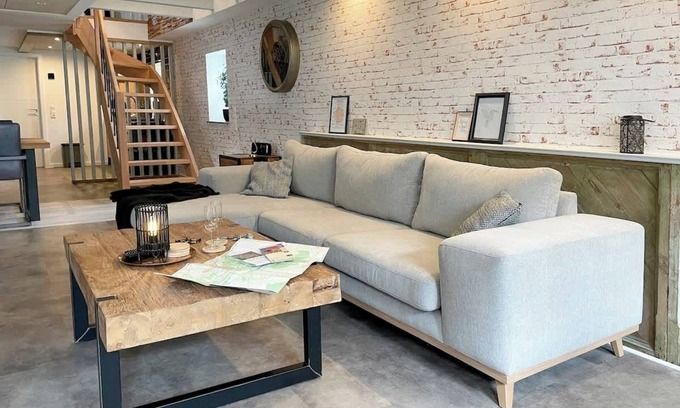 Luegde House | Lüttjet Huus Summary: