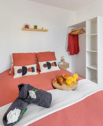 Clermont Apartment | L'écrin des Bois - Proche aéroport Beauvais, Chantilly, forêt de Hez-Froidmont, parking public gratuit, Wifi & Netflix