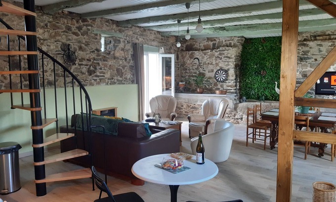 Allineuc House | L'ABREUVOIR DU LEFFO BETWEEN SEA AND COUNTRYSIDE