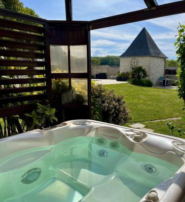 Saint-Come-de-Fresne Apartment | L'Agapanthe, avec accès piscine et jacuzzi