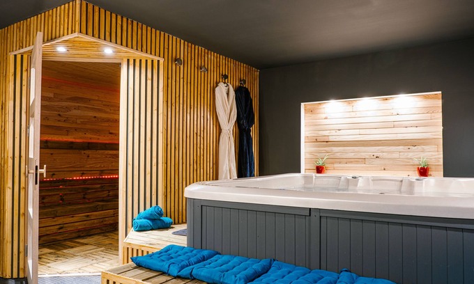 Montauban Apartment | L'alcove du 510 * private spa, sauna and games room