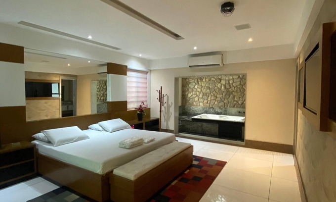 Realengo Hotel | L'amour Hotel