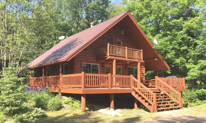 Mandeville Ski Chalet | "L'Autentique, four-season log cabin