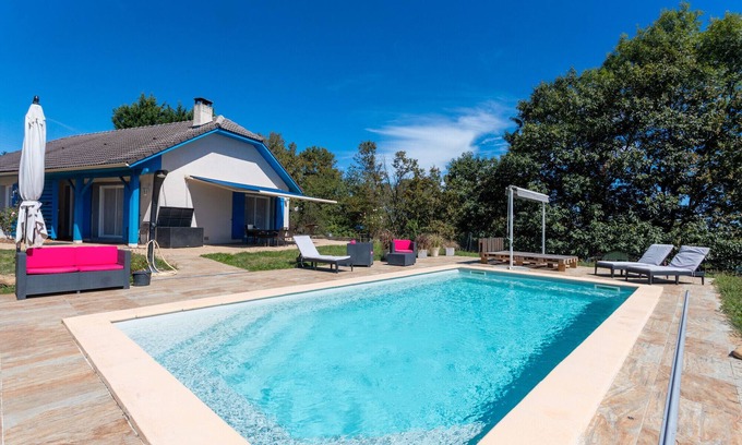 Monein Apartment | L'Azuré de Monein – Renovated Duplex with Breathtaking View, Private Pool, Garden, and Mezzanine