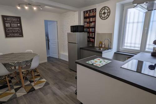 La Ferte-Alais Apartment | L'Entracte - Appart Hôtel - Hypercentre