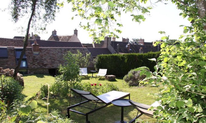 Rochefort-en-Yvelines Bed & Breakfast | L'Hibernie