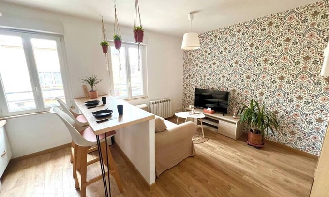 Calais Apartment | L'hibiscus