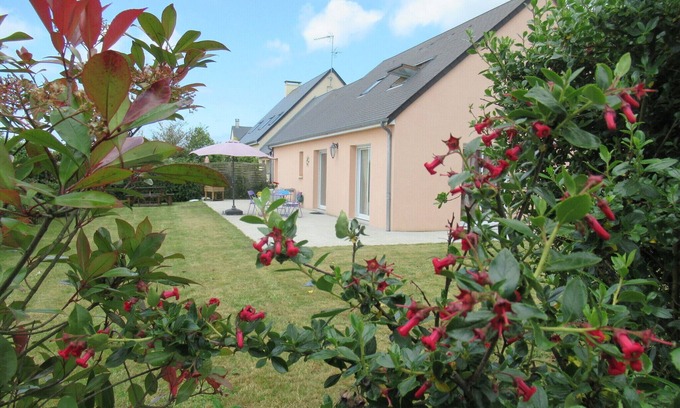 Saint-Pair-sur-Mer House | L'HIPPOCAMPE Bright house with garden near beach