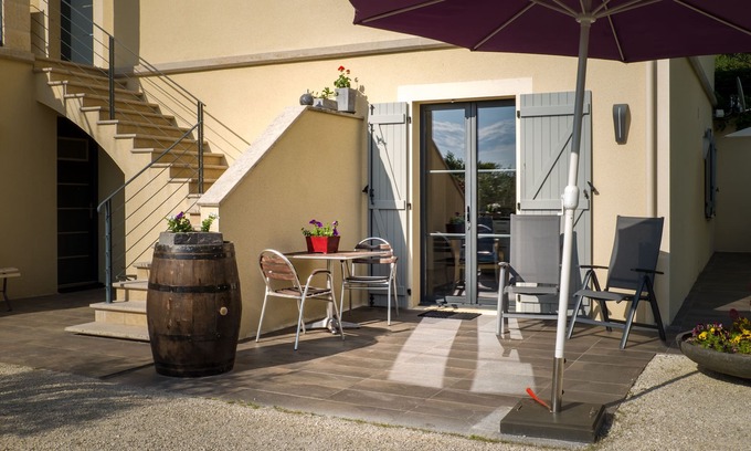 Saint-Julien-de-Lampon Apartment | l'Olive: Luxury 2 p apartment (+ baby) with private terrace and large swimming pool