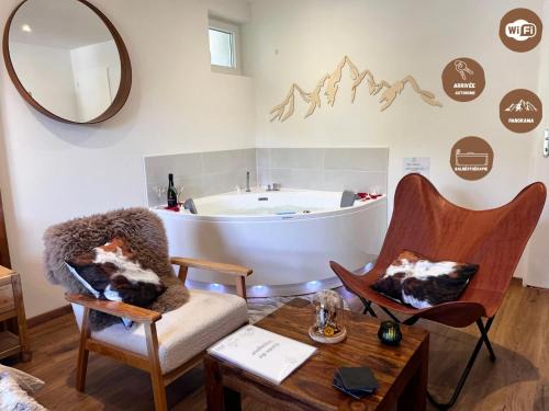 Ax-les-Thermes Apartment | L'Ostalet suite luxe Jacuzzi