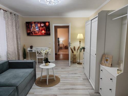 Otelu Rosu Apartment | L&R Favorit Apartment