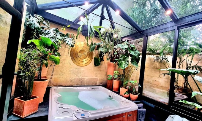 Grand Parc-Paul Doumer Bed & Breakfast | La Belle Endormie B&B French Guest house