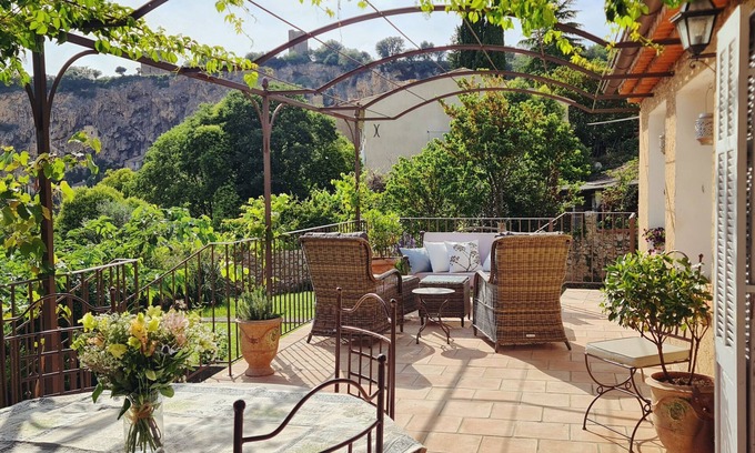 Cotignac Ski Chalet | La Belle Etoile : private garden and terrace with exceptional setting