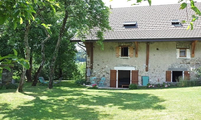 Naves-Parmelan Apartment | La Bergerie, apartment in an old farmhouse!