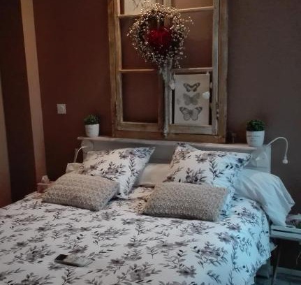 Fontaine-Francaise Bed & Breakfast | La Brocantine
