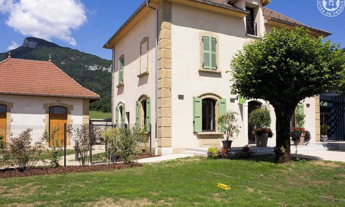 Saint-Christophe-la-Grotte House | LA Cure Gourmande-le Beauvoir