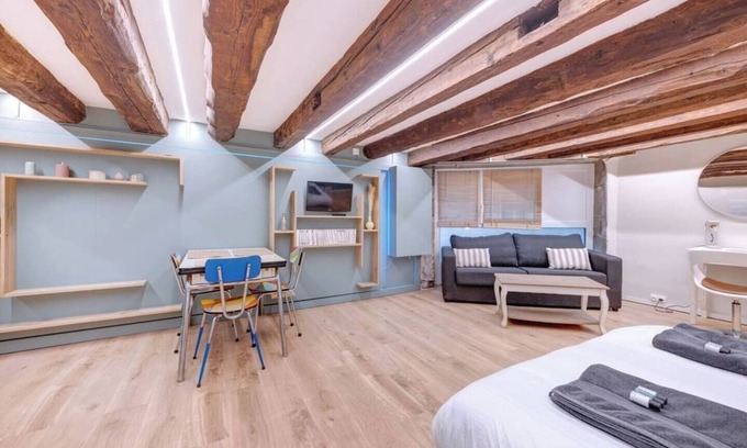 Bellecour - Hotel Dieu Apartment | La Cabane Bellecour, ideal location for teleworking