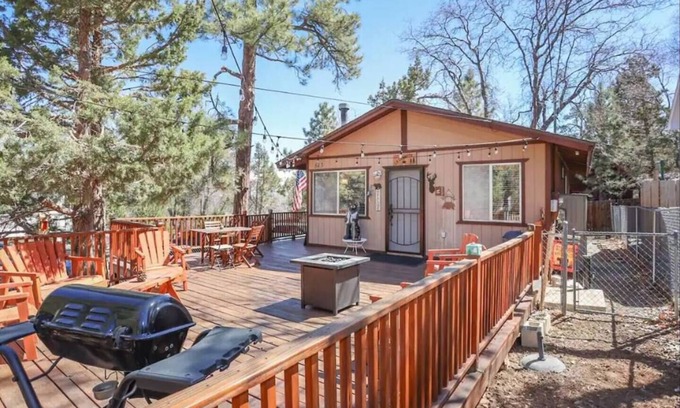 Sugarloaf Cabin | La Cabanita - Pet Friendly!
