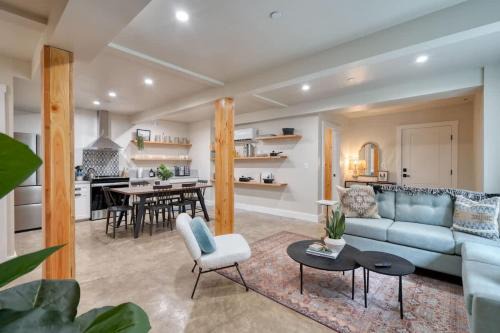 Mississippi District Apartment | La Casa Blanca en Mississisppi - 95 WalkScore