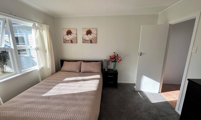 Epsom Apartment | La Casa Bonita Auckland Beautiful Apartment with Garden Views next 2 New Market.
