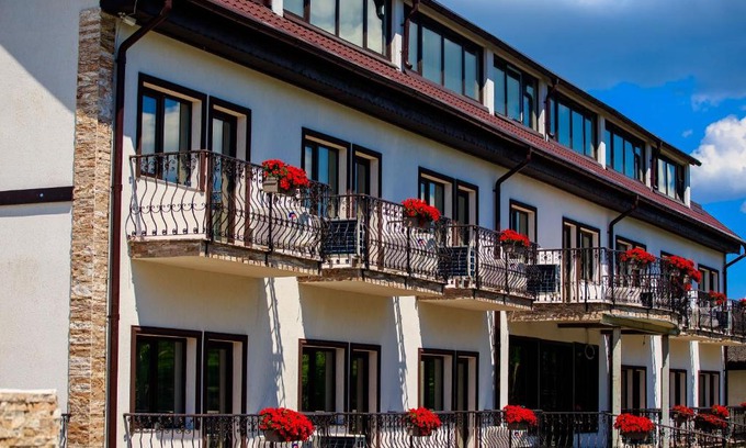 Vadeni Resort | La Casa cu Stuf