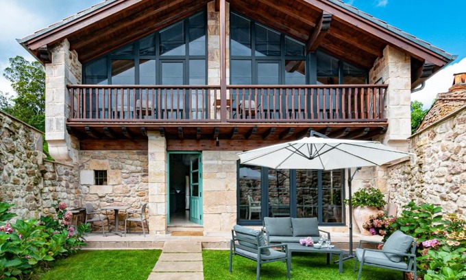 Herrera de Ibio House | La Casa de Piedra