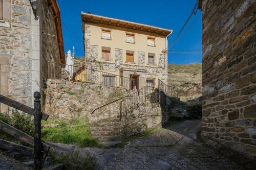 Llanaves de la Reina House | La Casa De Sara