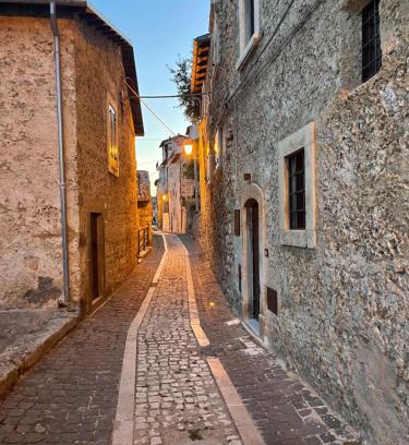 Calascio House | La casa di mezzo