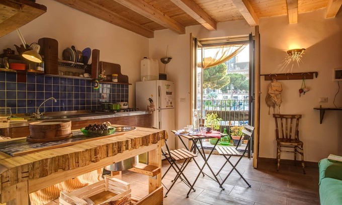 Old Town Cabin | La Casa Verde - 3 Rooms and Kitchen