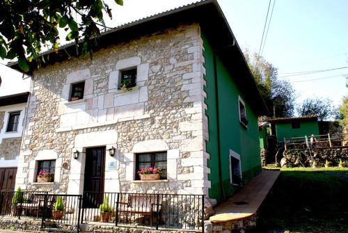 San Juan de Parres House | La Casa Verde del Sella