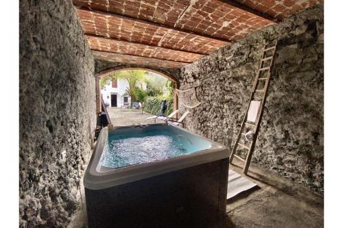 Ozzano Monferrato Villa | La Cascina Amore con jacuzzi e sauna by Halldis