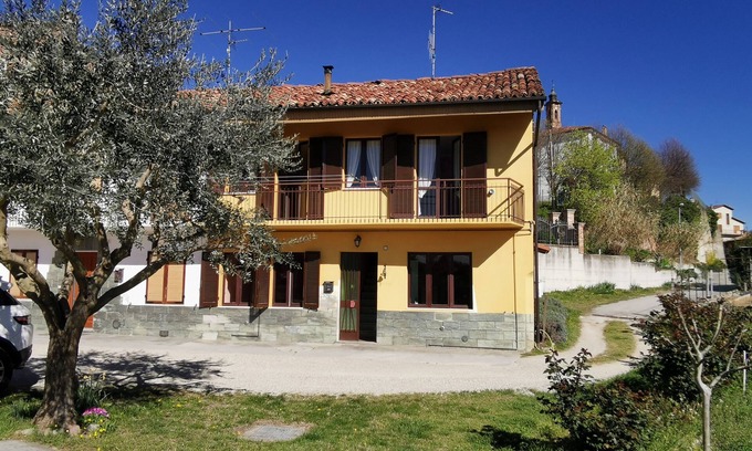 Vezza d'Alba House | La Casina di Langhe e Roero Traditional Piemonte House