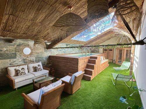 Fourques House | La cave de Grand Cabane