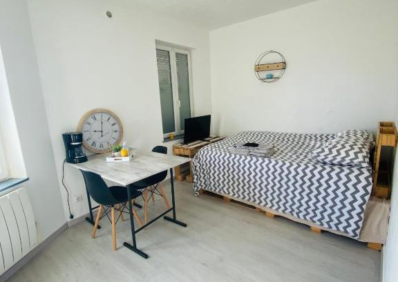 Corbie Apartment | La chambre de corbie