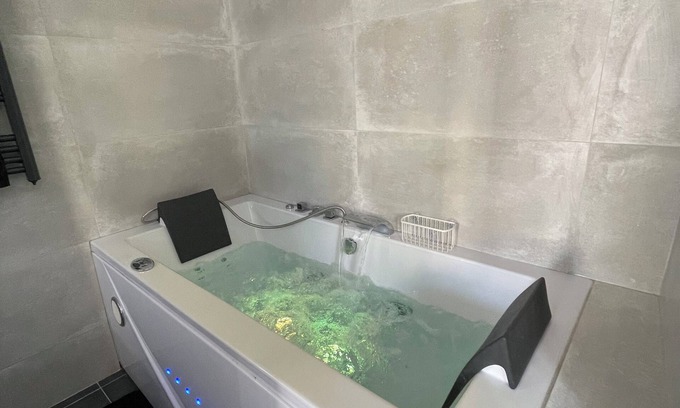 Nogent-sur-Oise House | LA Chill House Balneo