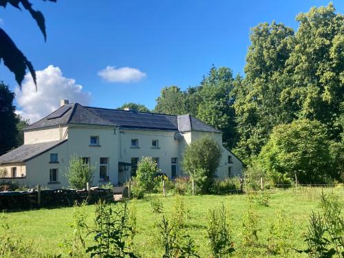 Le Roeulx House | La Clairicourrière