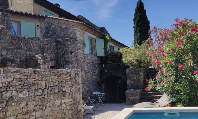 Cornillon House | La Closerie de la Cèze, vue Imprenable sur les Vignes et le Coucher de Soleil