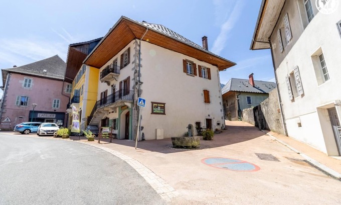 Le Chatelard House | LA COMPAGNIE DU BOURG